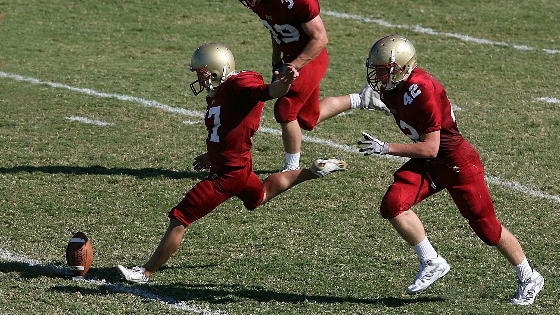 全球冰雪运动装备创新升级，助力滑雪爱好者提高技术水平，冰雪运动产品