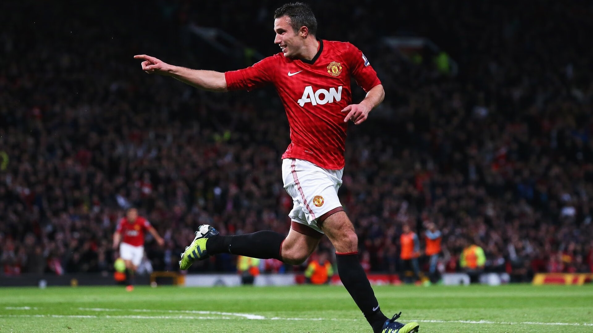 球员在赛后接受采访展现职业精神，足球球员采访